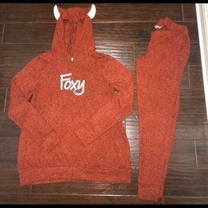 “Foxy” maternity sweat suit